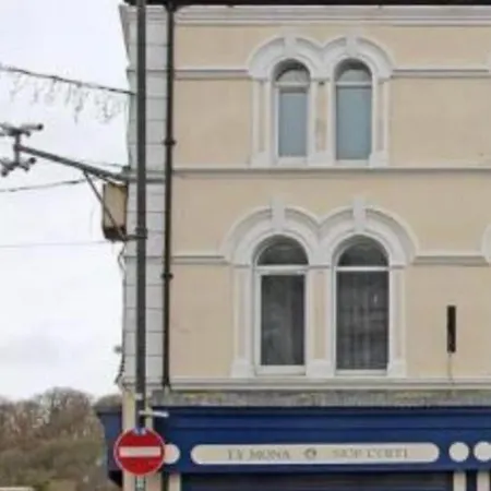 1 Ty Mona Church Street Apartment Llangefni Exterior photo