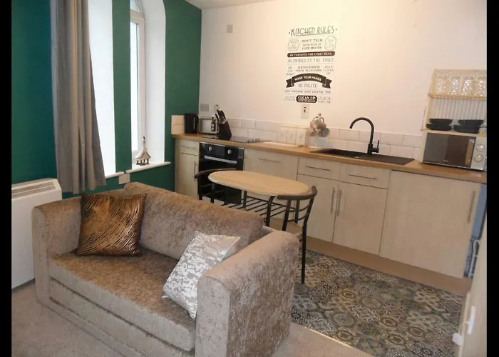1 Ty Mona Church Street Apartment