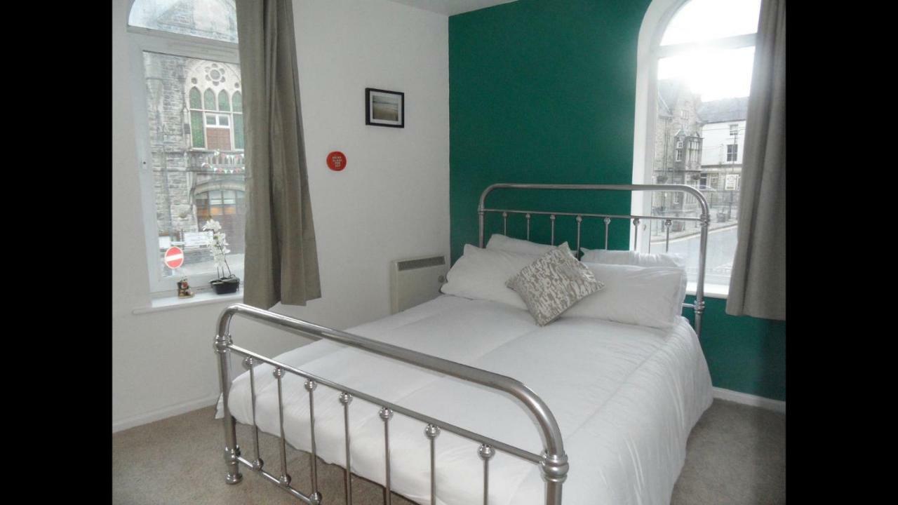 1 Ty Mona Church Street Apartment Llangefni